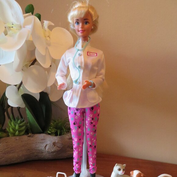 1990s Barbie Doll Pet Doctor Career Fashion Doll + Accessories - Picture 1 of 7